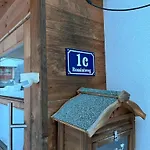 Family Laura דירה